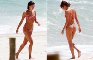 Sophie Charlotte feet photo thumbnail