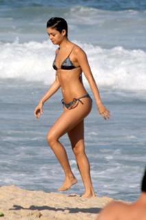 Sophie Charlotte feet photo thumbnail