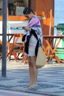 Sophie Charlotte feet photo thumbnail