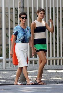 Sophie Charlotte feet photo thumbnail