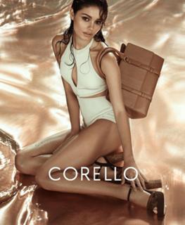 Sophie Charlotte feet photo thumbnail