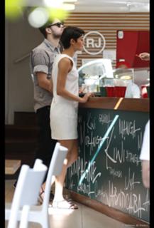 Sophie Charlotte feet photo thumbnail