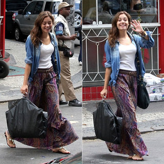 Sophie Charlotte feet photo thumbnail