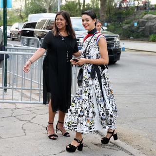 Sophie Charlotte feet photo thumbnail