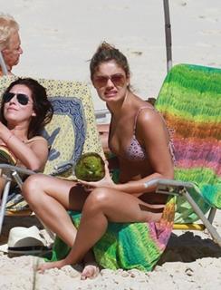 Sophie Charlotte feet photo thumbnail