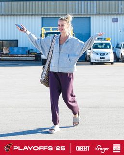 Sophie Cunningham feet photo thumbnail