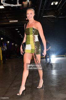 Sophie Cunningham feet photo 20