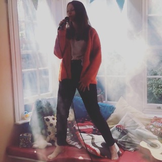 Sophie Ellis-Bextor feet photo thumbnail