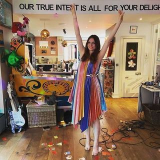 Sophie Ellis-Bextor feet photo thumbnail