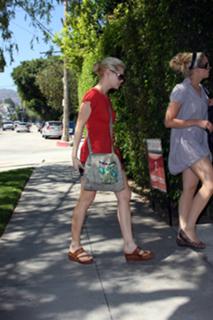 Sophie Monk feet photo thumbnail