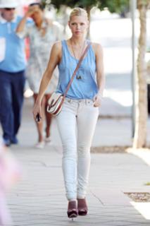 Sophie Monk feet photo thumbnail