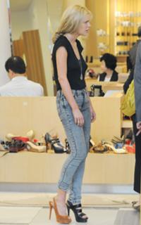 Sophie Monk feet photo thumbnail