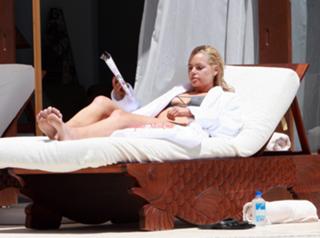 Sophie Monk feet photo thumbnail