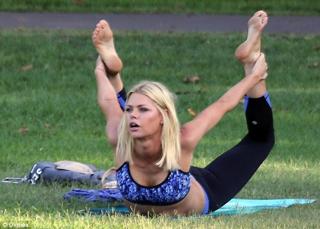 Sophie Monk feet photo thumbnail