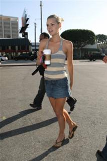 Sophie Monk feet photo thumbnail