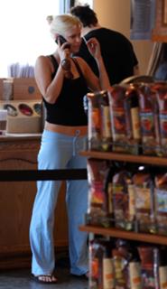 Sophie Monk feet photo thumbnail