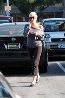 Sophie Monk feet photo thumbnail