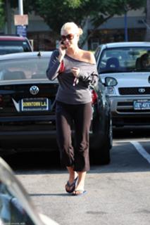 Sophie Monk feet photo thumbnail