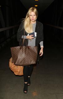 Sophie Monk feet photo thumbnail