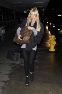 Sophie Monk feet photo thumbnail