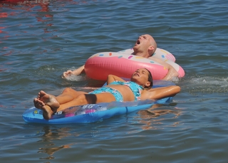 Sophie Monk feet photo thumbnail