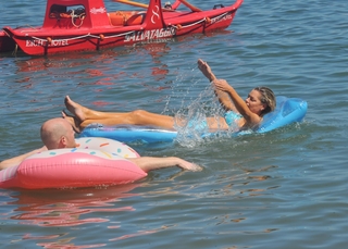 Sophie Monk feet photo thumbnail