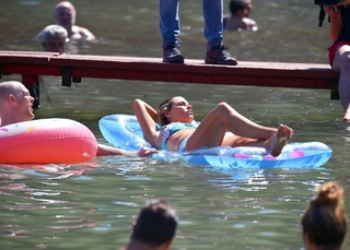 Sophie Monk feet photo thumbnail