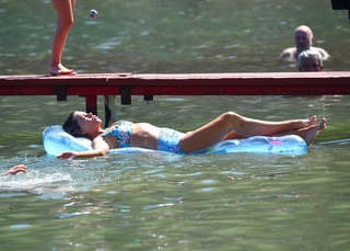 Sophie Monk feet photo thumbnail