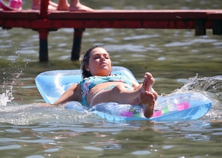 Sophie Monk feet photo thumbnail