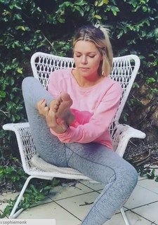 Sophie Monk feet photo thumbnail