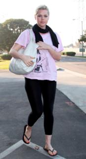 Sophie Monk feet photo thumbnail