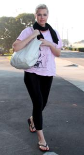 Sophie Monk feet photo thumbnail