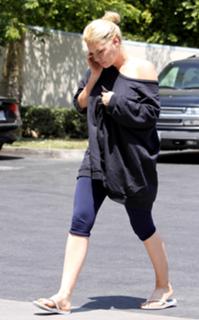 Sophie Monk feet photo thumbnail