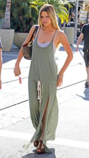 Sophie Monk feet photo thumbnail