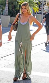 Sophie Monk feet photo thumbnail