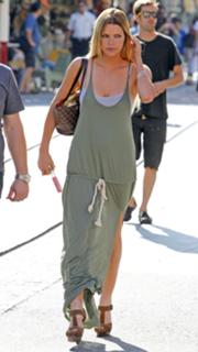 Sophie Monk feet photo thumbnail