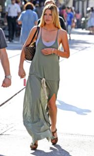 Sophie Monk feet photo thumbnail