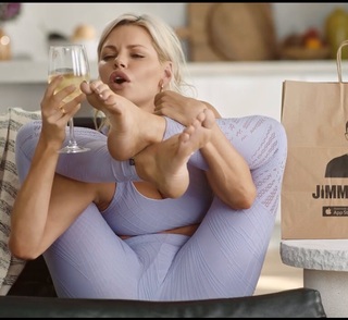 Sophie Monk feet photo thumbnail