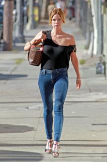 Sophie Monk feet photo thumbnail