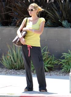 Sophie Monk feet photo thumbnail