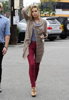 Sophie Monk feet photo thumbnail