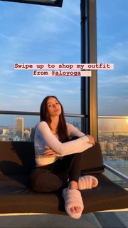 Sophie Mudd feet photo thumbnail