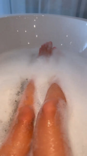 Sophie Mudd feet photo thumbnail