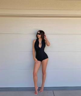 Sophie Mudd feet photo thumbnail