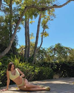 Sophie Mudd feet photo thumbnail