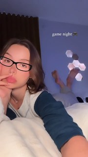 Sophie Mudd feet photo thumbnail