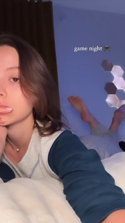 Sophie Mudd feet photo thumbnail