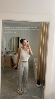 Sophie Mudd feet photo thumbnail