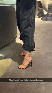 Sophie Mudd feet photo thumbnail