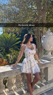 Sophie Mudd feet photo thumbnail